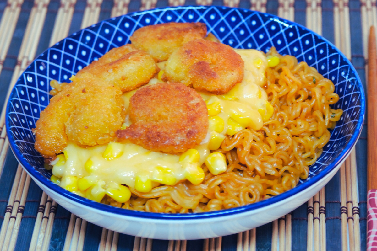 This Corn Cheese Buldak with Popcorn Shrimp is the ultimate fusion of spicy, cheesy, and crispy! Featuring Buldak noodles, melted mozzarella corn, and crunchy Fishta Popcorn Shrimp, this dish is a must-try for spice lovers.